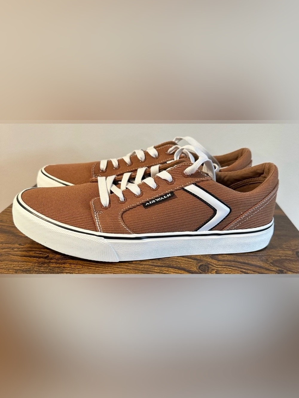 Airwalk Men’s Marace2-J Cigar/ivory Sneakers NWT Size 8.5